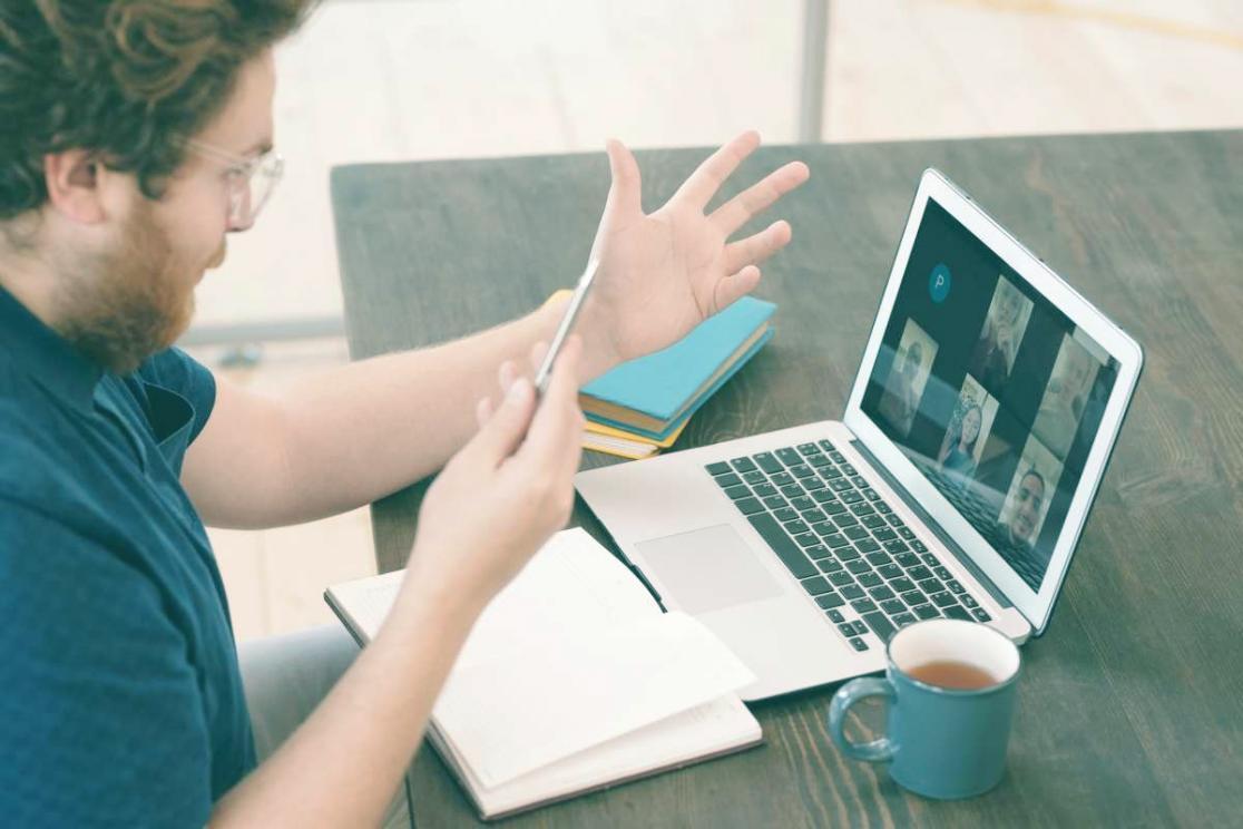 Zespół tiruwor w trakcie prowadzenia interaktywnego warsztatu online z praktycznymi zadaniami